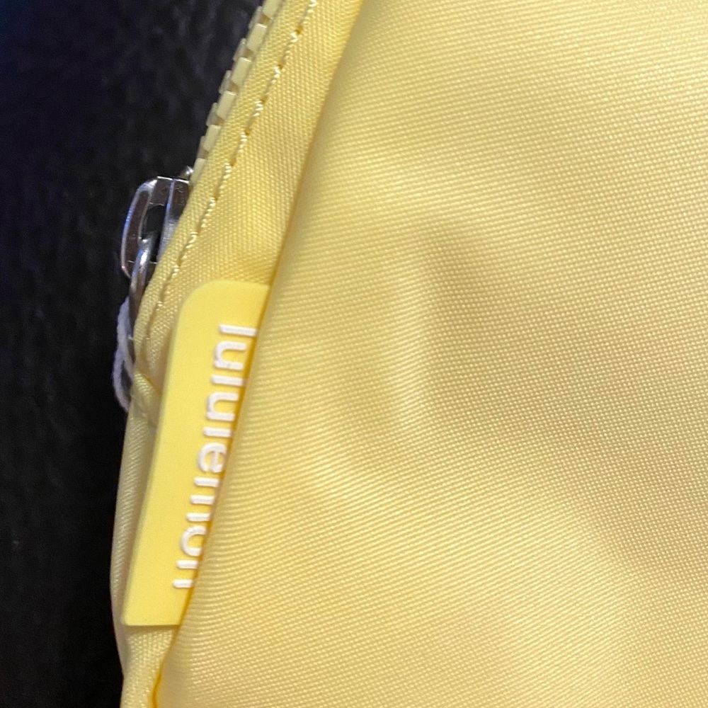 LAST ONE❗️Lululemon Everywhere Belt Bag Sunray ☀️ 🏖 - Picture 7 of 9